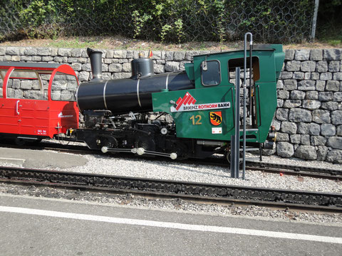 Lok 12 mit den Panoramawagen B7/B8