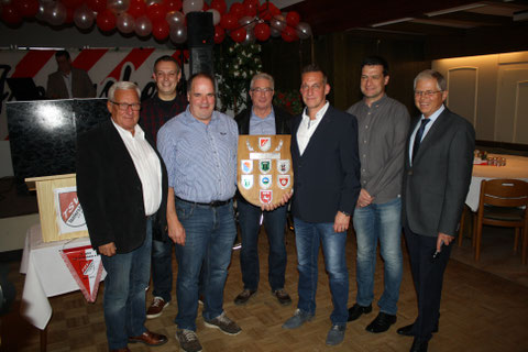 v.l. Klaus Schwarz, Mirco Tiedemann, Thomas Kahrs, Wilfried Imbusch, Thorsten Schwarz, Nils Schwarz und Hermann Röttjer
