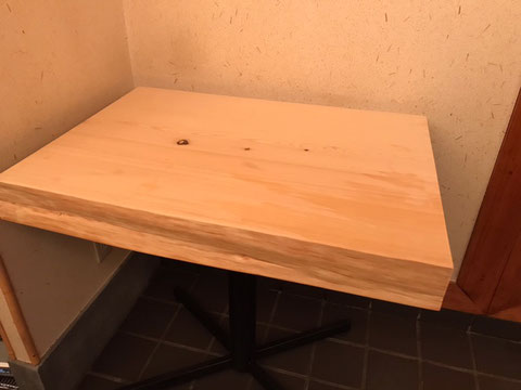磨き直した後　無塗装檜テーブル