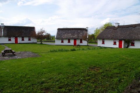 アイルランド 茅葺屋根 田舎