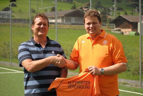 Fabio Aschwanden (Präsident Supporter-Vereinigung) und Roland Eisert (Lagerleiter)