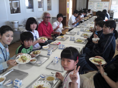 2013年5月9日久高小学校にて