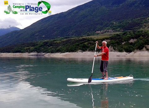 stand up paddle en location au camping de la plage lac de monteynard