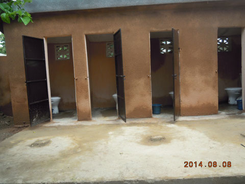 4 Latrines "filles"