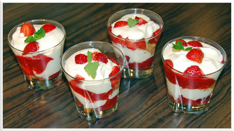 Amaretto-Erdbeer-Dessert (-> Rezepte/Desserts)