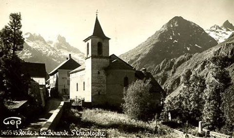 Le village et son église