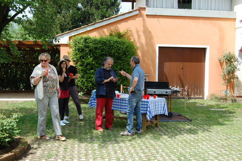 Im Garten der Villa Valeri: Mitte: Prof. Luciano Longo