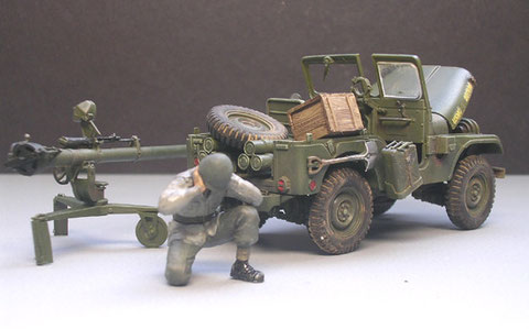 Der Jeep mit dem abgeladenen 106mm Leichtgeschütz