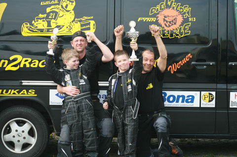 LUKAS - Christian - FYNN - Harry beim Jubeln in der Saison 2014