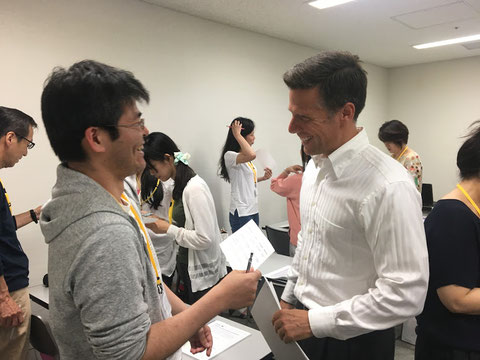 ネイティブの講師(カナダ人)により、レッスンは全て英語で行われます。(写真はイメージです)