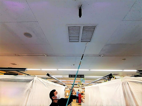 防カビ剤コーティング作業中