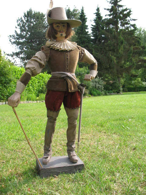La figurine de Cyrano offert par un admirateur :Mr Paul Morant de Lille.