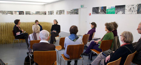 Künstlerinnengespräch am 13.11.2011, moderiert von Julie August