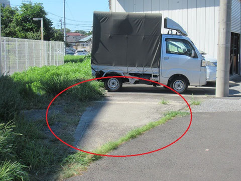 三角の駐車場