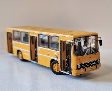 Ikarus typische Außenspiegel.
