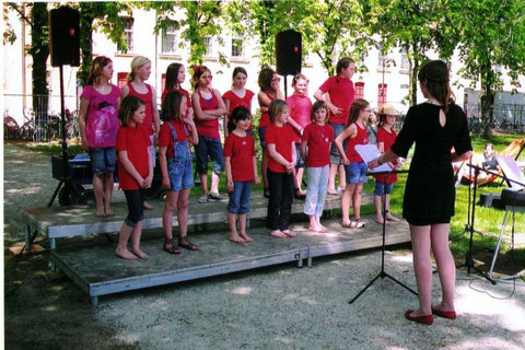 Kinderchor - Landesgartenschau Bamberg 2012 - Leitung: Viola Zettelmeier