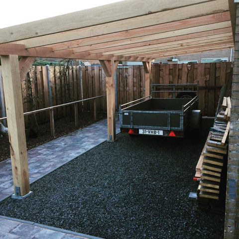 Carport van douglas hout 