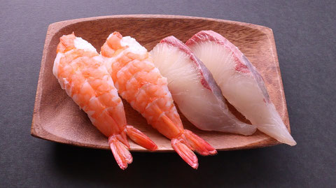 ぶり、エビ、海老、えび、鰤、ブリ、寿司、寿司桶、外食、料理、食べ物の写真フリー素材 Buri, shrimp, yellowtail, sushi, sushi tub, eating out, cooking, food photos Free material