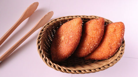 パン、カレーパン、お菓子、おやつ、料理、食べ物の写真フリー素材　Bread, curry bread, sweets, snacks, food, food photos free material