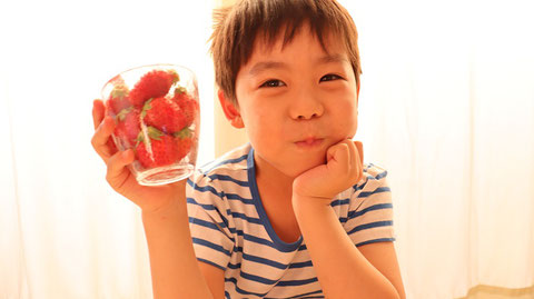 苺、果物、フルーツ、子供、インテリア、写真フリー素材　Strawberries, fruits, fruits, children, interiors, photos free material