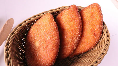 パン、カレーパン、お菓子、おやつ、料理、食べ物の写真フリー素材 Bread, curry bread, sweets, snacks, food, food photos free material