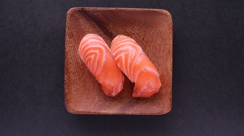 サーモン、鮭、寿司、寿司桶、外食、料理、食べ物の写真フリー素材　Salmon, sushi, sushi tub, eating out, cooking, food photo free material