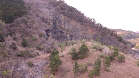 山、枯れ木、冬、はげ山、風景写真フリー素材　Mountains, dead trees, winter, bald mountains, landscape photography free material