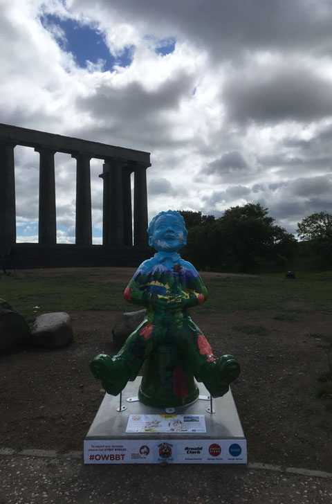 Oor Wullie in front of the Scottish National Monument on Calton Hill