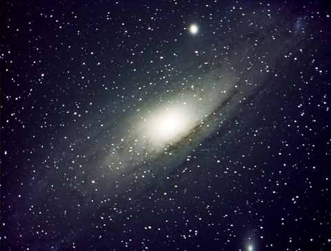 Die Andromeda-Galaxie am 8. September 2015; 45x90s bei -11°C Chiptemperatur, 2x2 gebinnt, ohne Flats- aber mit Darkframes