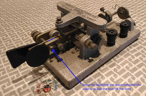 SRA 140 Bug - Particolare della vite che regola la distanza tra la leva delle linee, con quella principale del pendolo.