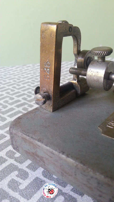 Early Martin Vibroplex, Nichel plate - Particolare S/N e Dumper.