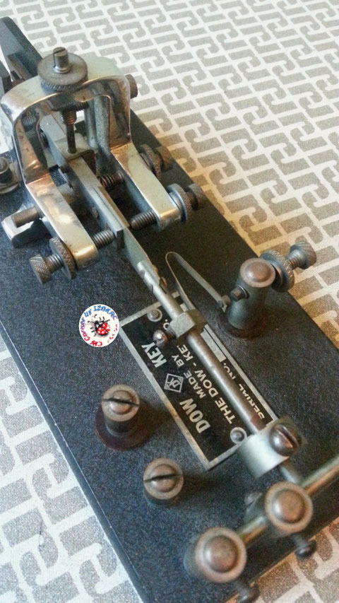 Dow key - Lightning model finitura black wrinkle, particolare pendolo e frame.