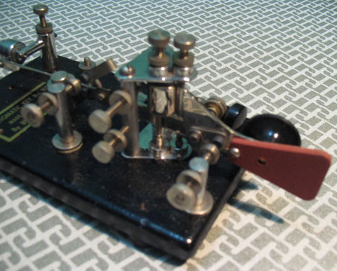 Automatic Key n.100 particolare sui due pivot.
