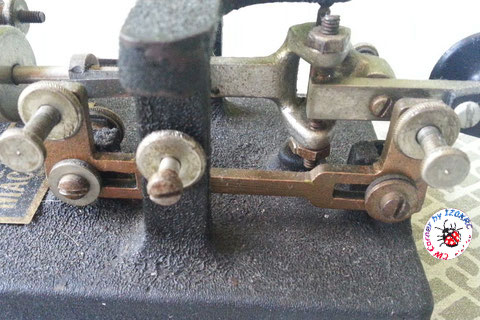 Mc Elroy modello 1936A - Particolare contatto a forma di U