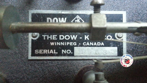 Dow key - Lightning model finitura black wrinkle, particolare della targa.