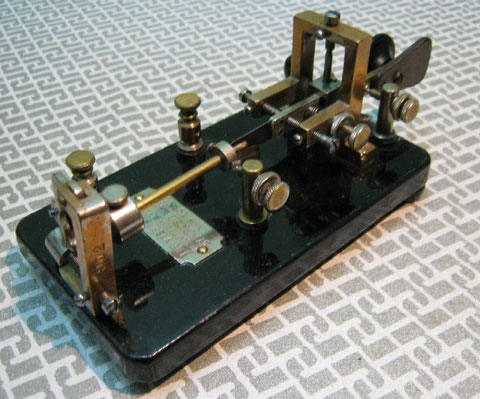 Martin Vibroplex 1905 - Particolare sulle tre controviti di blocco