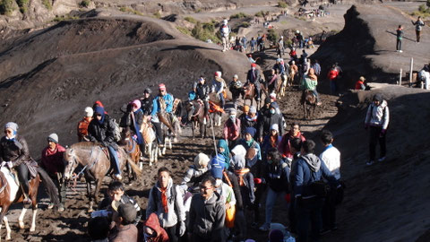 The path up to the rim