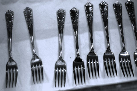 手で磨かれた月桂樹