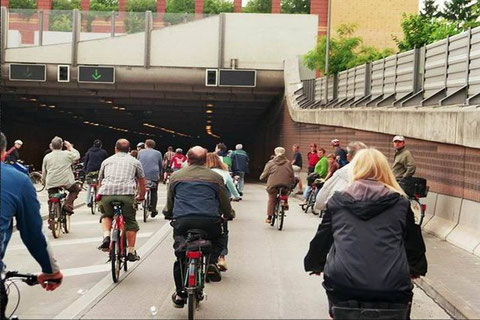 Bicycle demonstration at the tunnel TOB