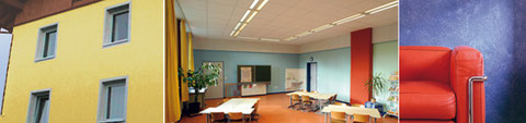3 Bilder nebeneinander: eine gelbe Hausfassade, einen mintfarbenen gestrichenen Klassenraum und einen blaue Wand mit einem roten Sessel davor