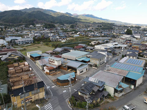 上郷木材本社と野底山