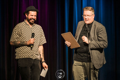 Nils Nektarine & Oliver Walter bei der Moderation des Wortgefechts. Foto: Andi Pontanus