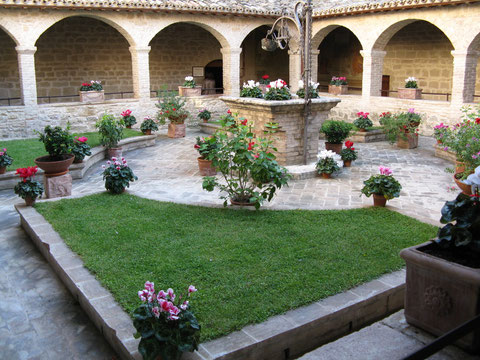 der Innenhof von San Damiano
