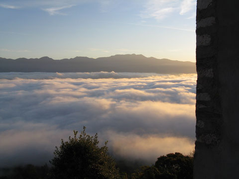 Das Rieti-Tal unter einer dichten Wolkendecke, und wir darüber!