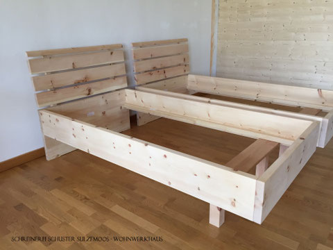 Zirbenbett - Seniorenbett - unser Seniorengerechtes Bett, individuell in der Höhe, als Einzelbett oder Doppelbett. Gefertigt in der Schreinerei Schuster/Zirbenmanufaktur Sulzemoos bei München.