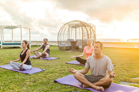 Bilde dich weiter: Golden Age Yoga (Seniorenyoga), Yogatherapie, Meditation. In Zürich Oerlikon. 