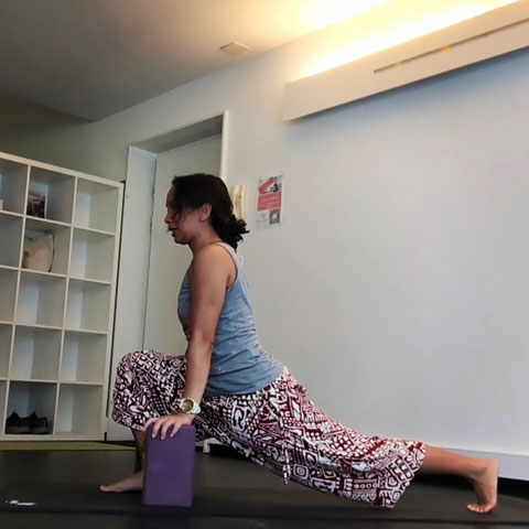 Vinyasa Yoga für rüstige Senioren und Seniorinnen und 50+, in Zürich Oerlikon. Ausbildung und Weiterbildung 