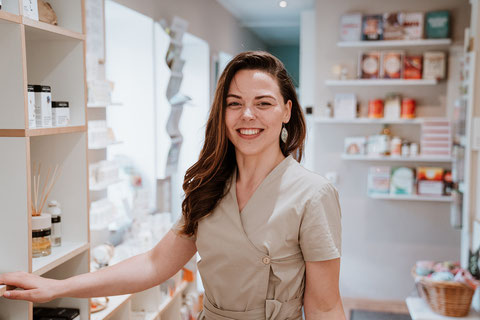 Cura Prevent Lädchen in Leipzig. Beratung & Einkauf hochwertiger Naturprodukte und Naturkosmetik vor Ort. Nadine Kutzschebauch