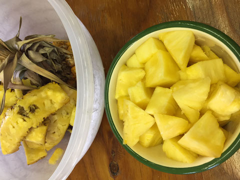 I ate this pineapple ....four weeks after I bought it. Very sweet!!!