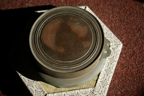 A Buddhist Gong called "Fuse-Gane" or "Shoko".   This gong is rang when chanting Nembutsu.